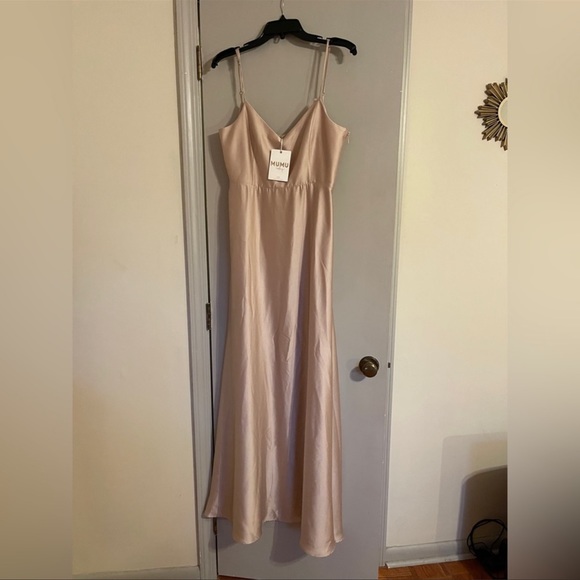 Show Me Your MuMu Dresses & Skirts - NWT - Show Me Your Mumu Faith Maxi Dress in Champagne Luxe Satin - Size L